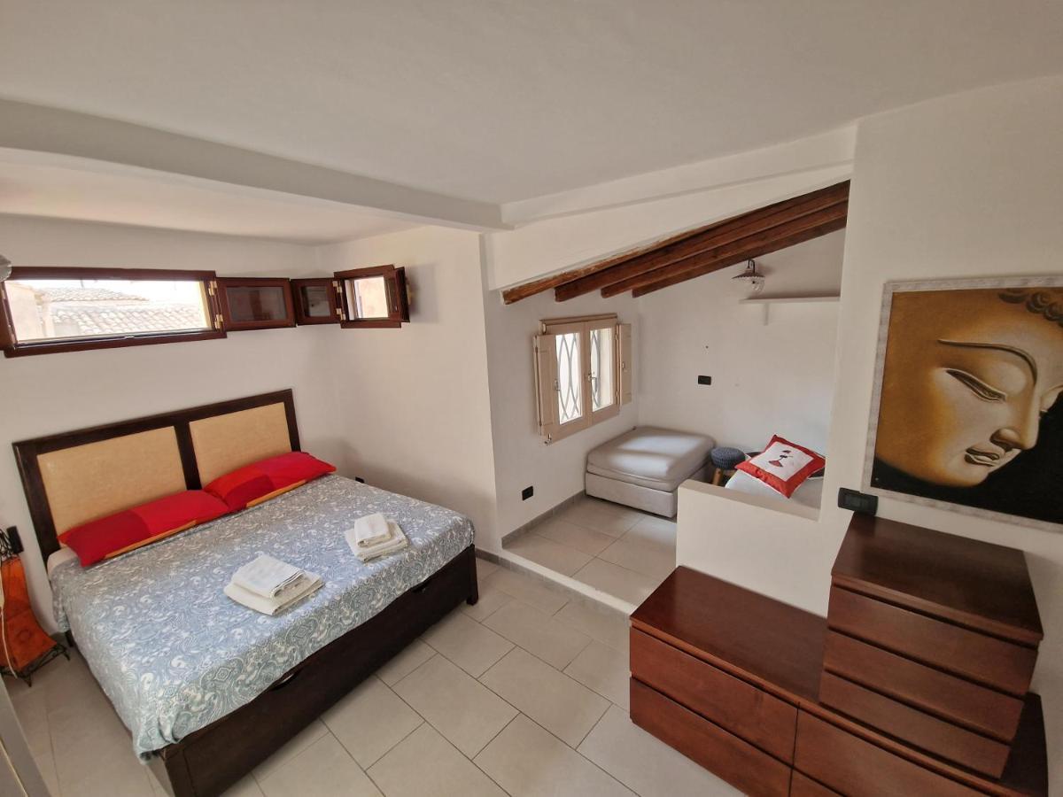 סירקוזה Sea-View Terrace & Bikes Moon Ortigia Holiday Home מראה חיצוני תמונה